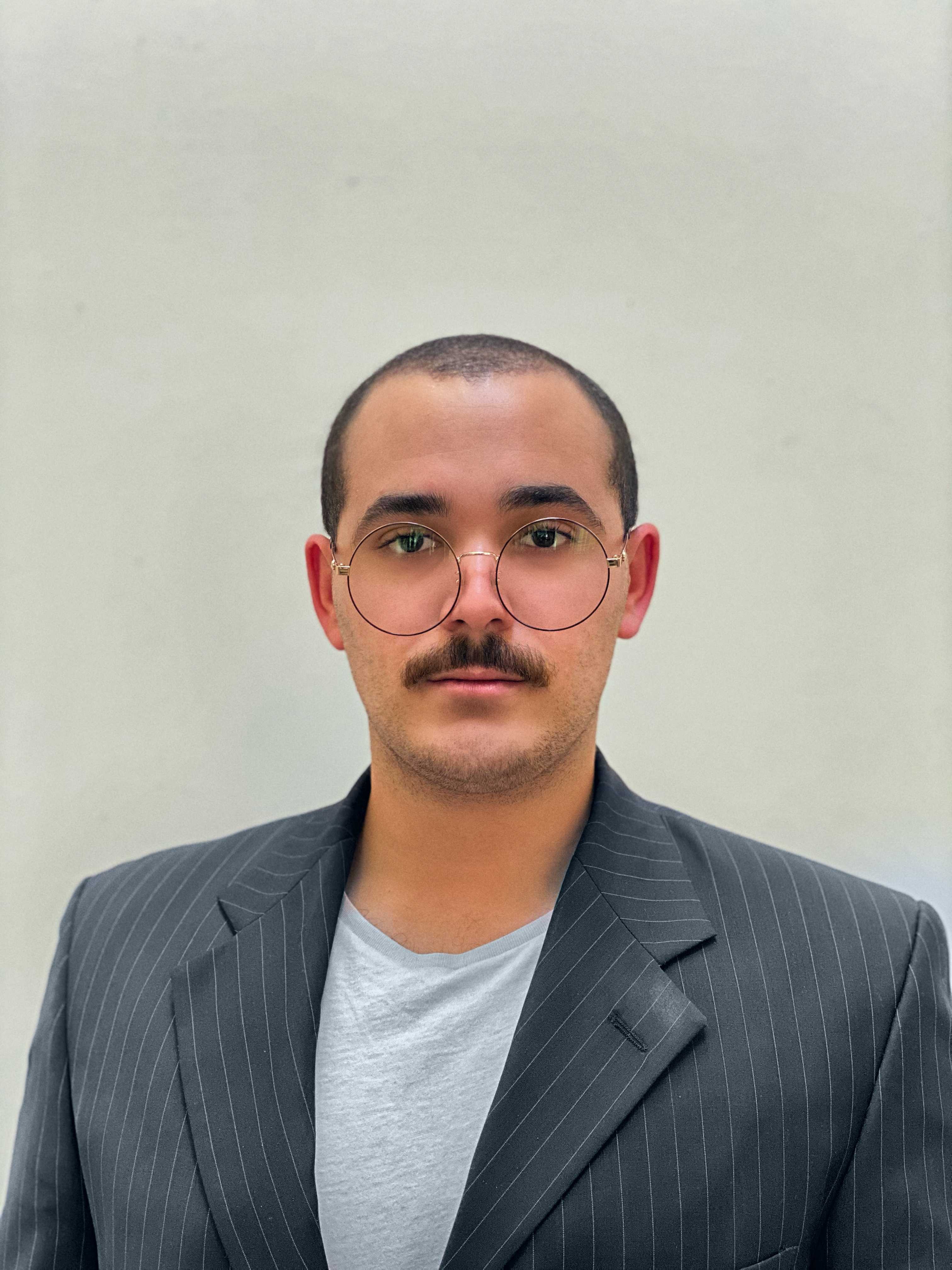Facetune (1) Facetune (1)