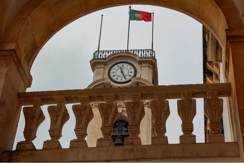 Relógio em torre Portugal