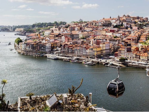 Vista de um miradouro na cidade do Porto